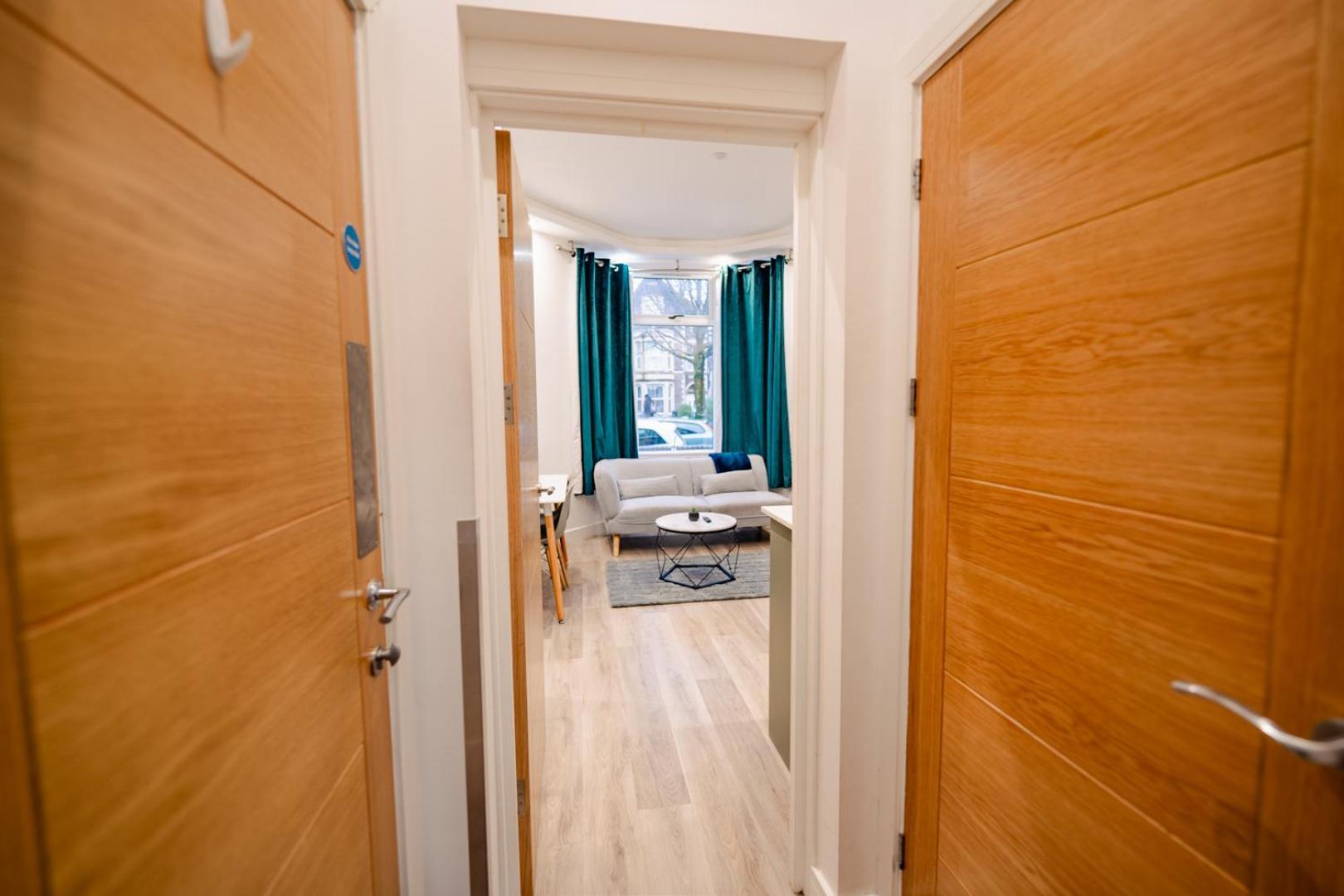 Luxury Apartments In Cardiff City Centre Exterior photo