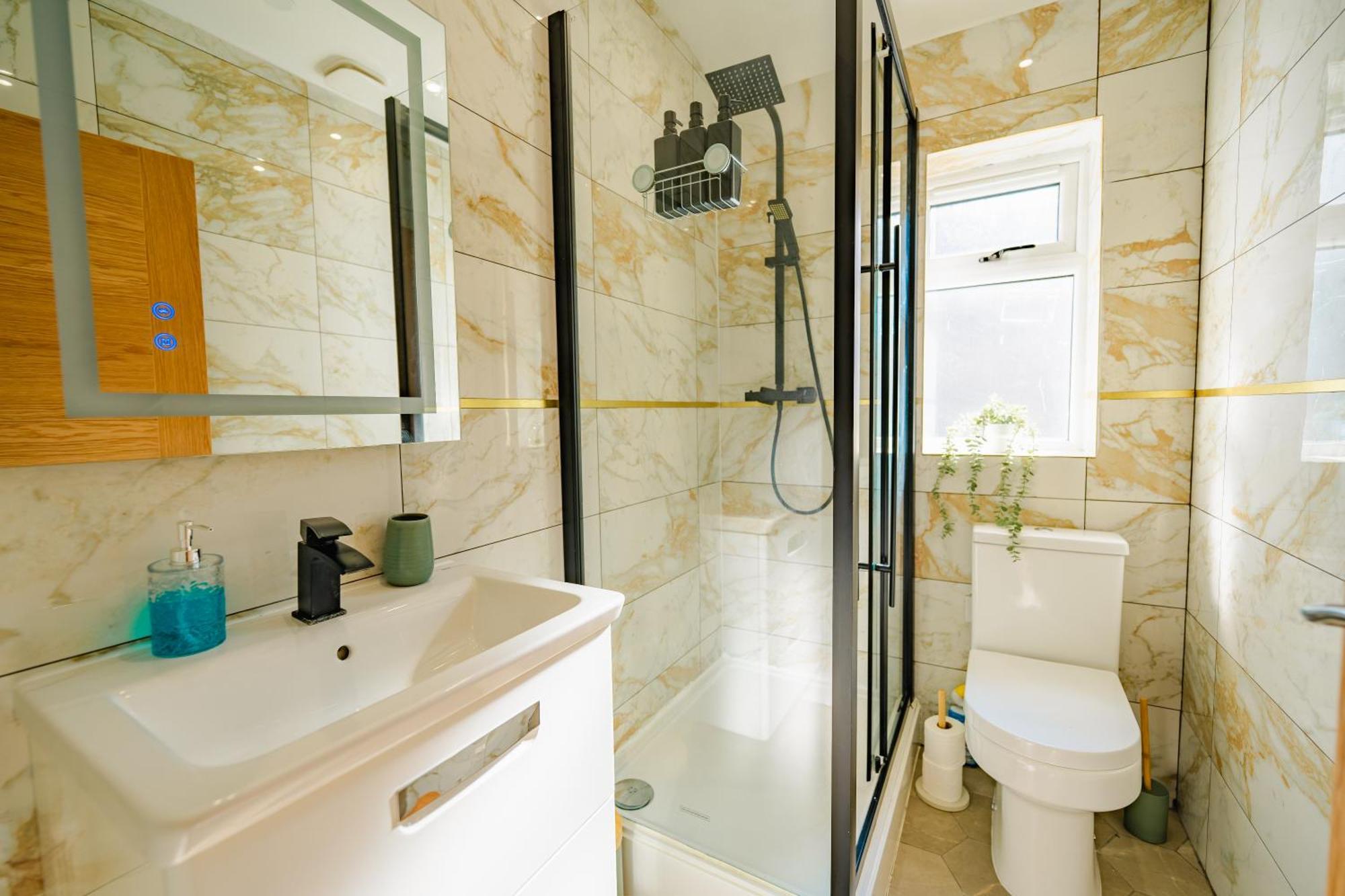 Luxury Apartments In Cardiff City Centre Room photo